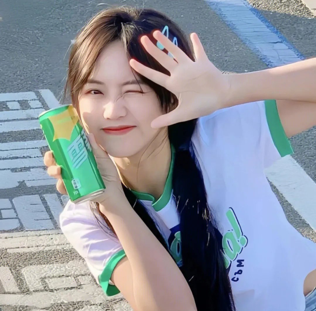 穿越成女明星和霸总谈恋爱