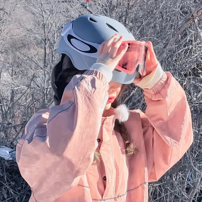 她对星星歌唱